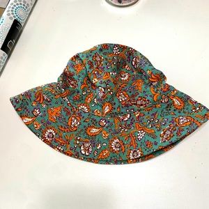 Cutest bucket hat!